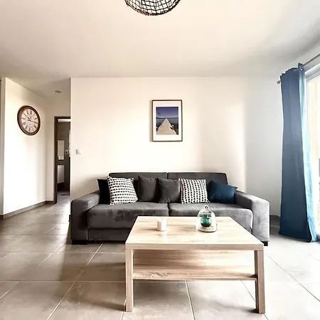 Neuf Et Montagne Lägenhet